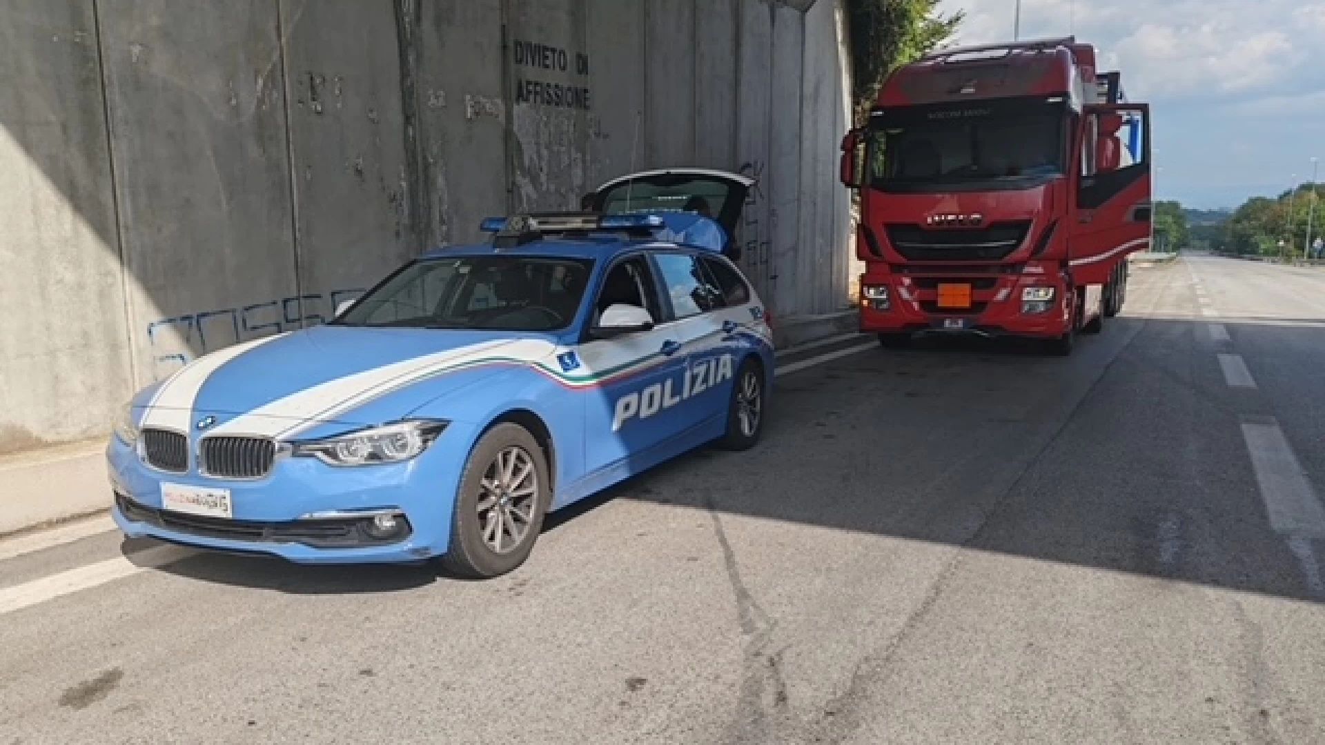 Cerro al Volturno: camionista colto da malore soccorso e salvato dalla Polizia Di Stato. Viaggiava sulla SS652 in direzione Castel Di Sangro.